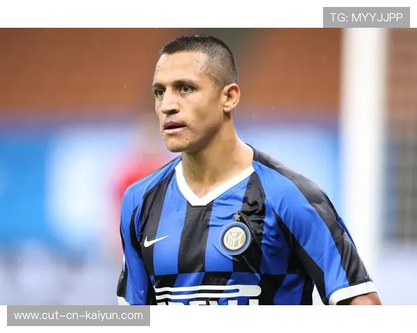 国米桑切斯精准吊射成全场最惊艳画面