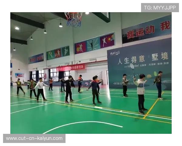 羽毛球训练营开拓线上观摩课程供偏远地区学员学习，羽毛球线上教学